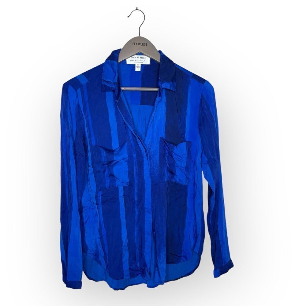 Cloth & Stone blue long sleeve from Anthropologie Small